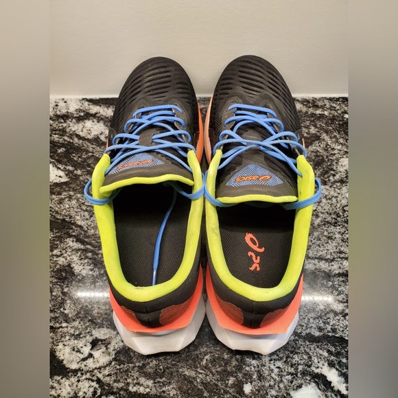 Asics Novablast. Men's Size 8. - Picture 2 of 6